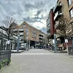 Stunning 2-Bed Apartment In Bristol With Parking