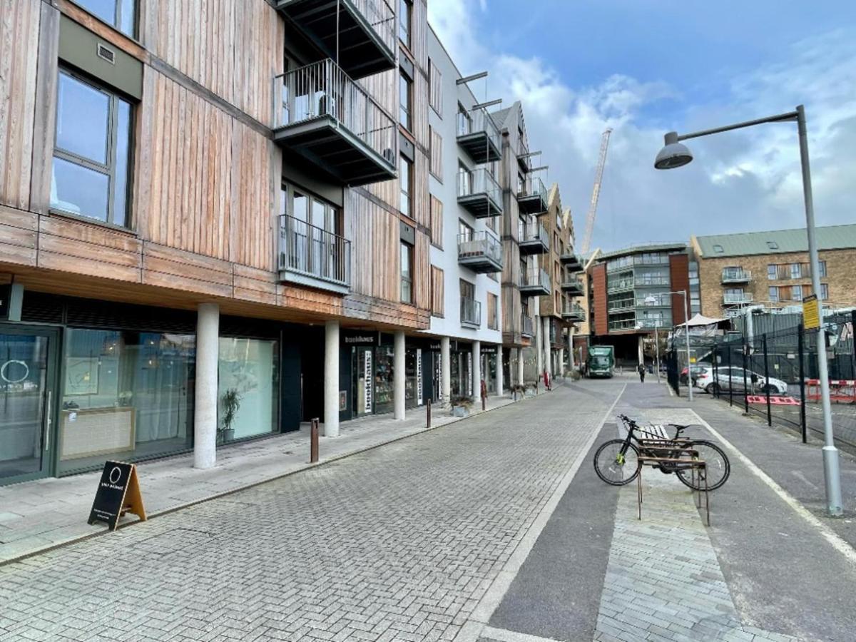 Stunning 2-bed In With Parking Leilighet *